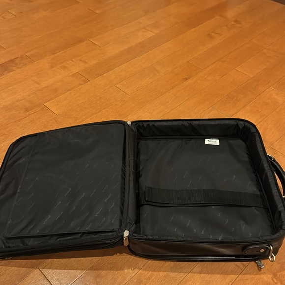 Targus Leather Briefcase - Picture 5 of 6